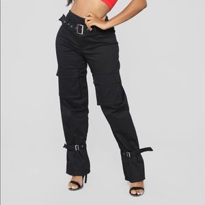 BLACK DENIM CARGO PANTS WITH BELT.